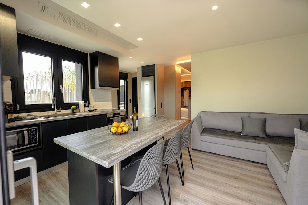 Grand Kourouta Pool Apartments