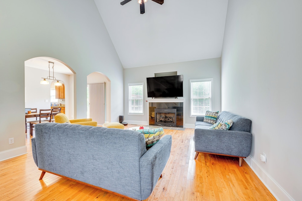 Boat, Fish & Hike: Home w/ Deck in Mooresville!