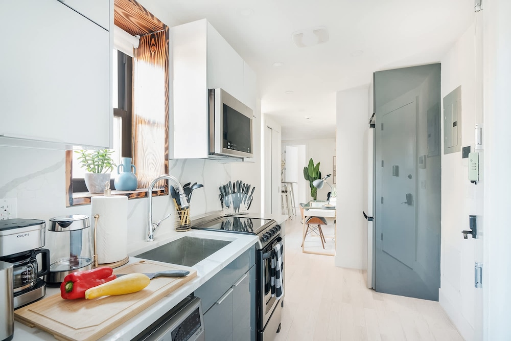 48-3fe 2BR Prime Midtown West