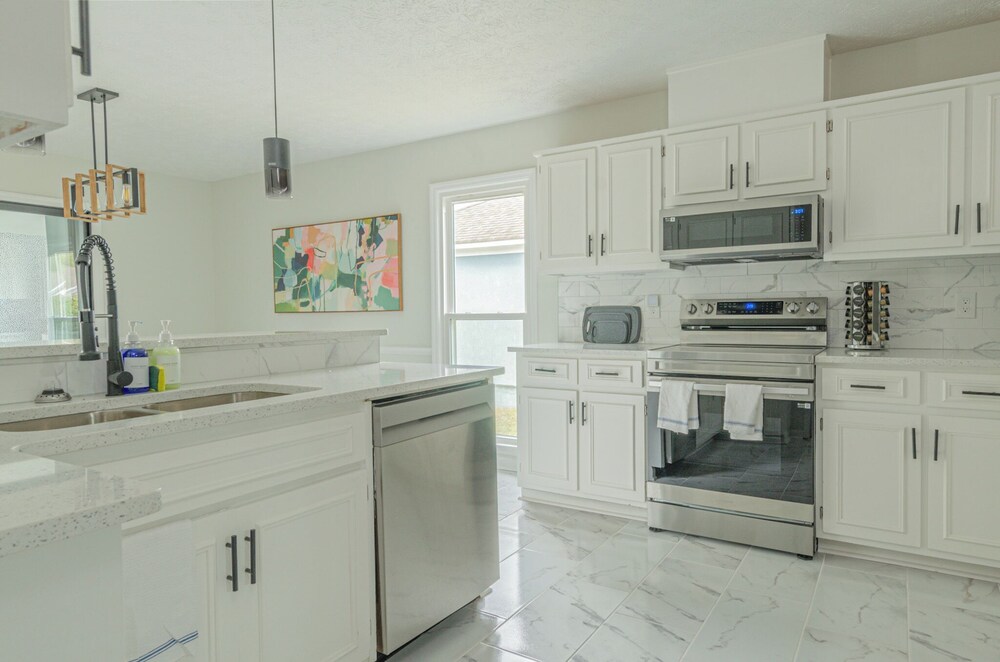 6-Bed Artistic Home with Game room