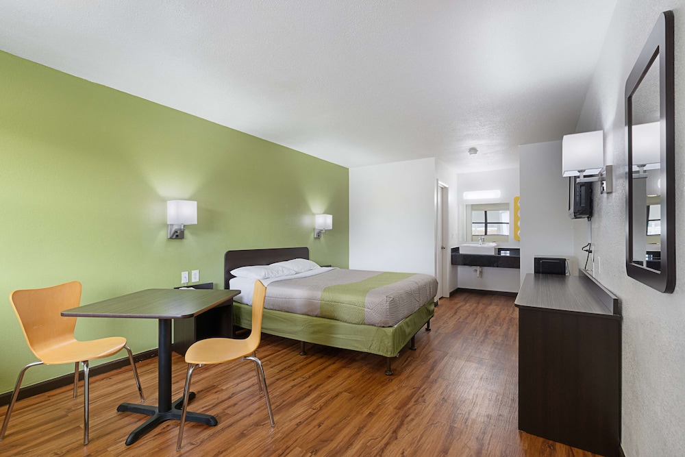 Chattanooga Vacations - Motel 6 Chattanooga, TN - Property Image 18