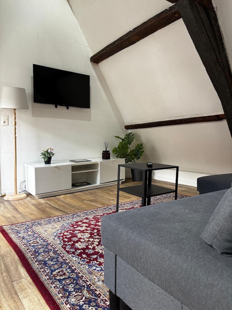 2BR Apartment with Canal View in Ghent