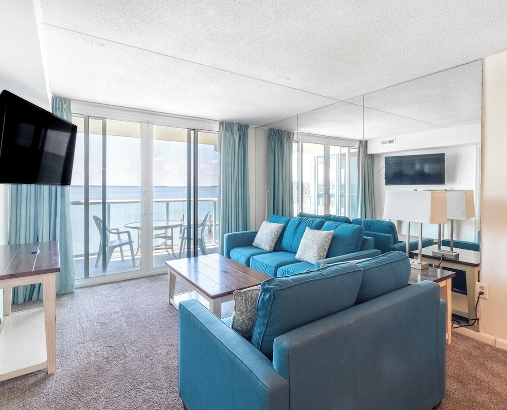 Bay Club Resort by Coolvacay