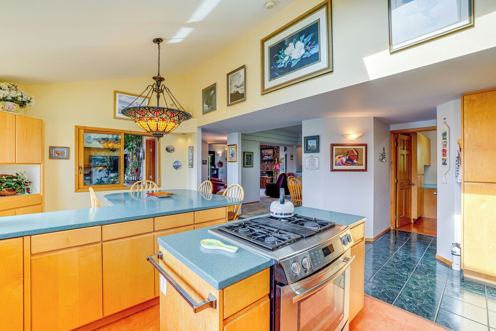 Unique Home w/ Beautiful Mtn Views! view 4
