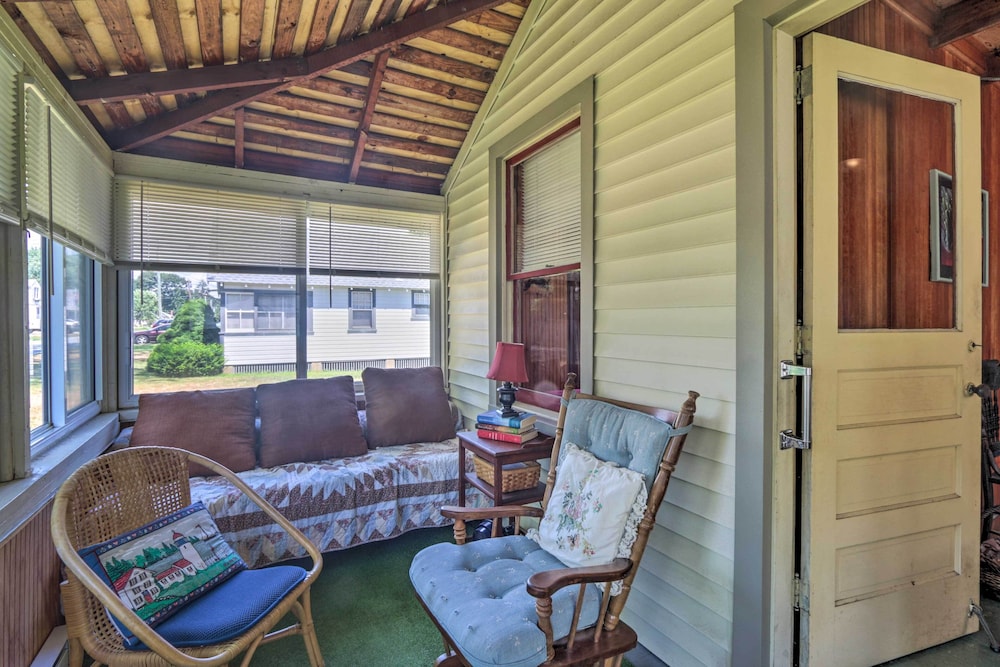 'grandma's Cottage' w/ Sunroom: Walk to Beach view 3