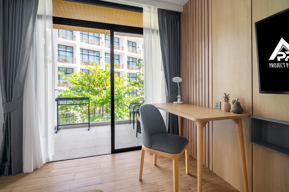 Wyndham Garden 1220 Modern Studio Next to Naitho