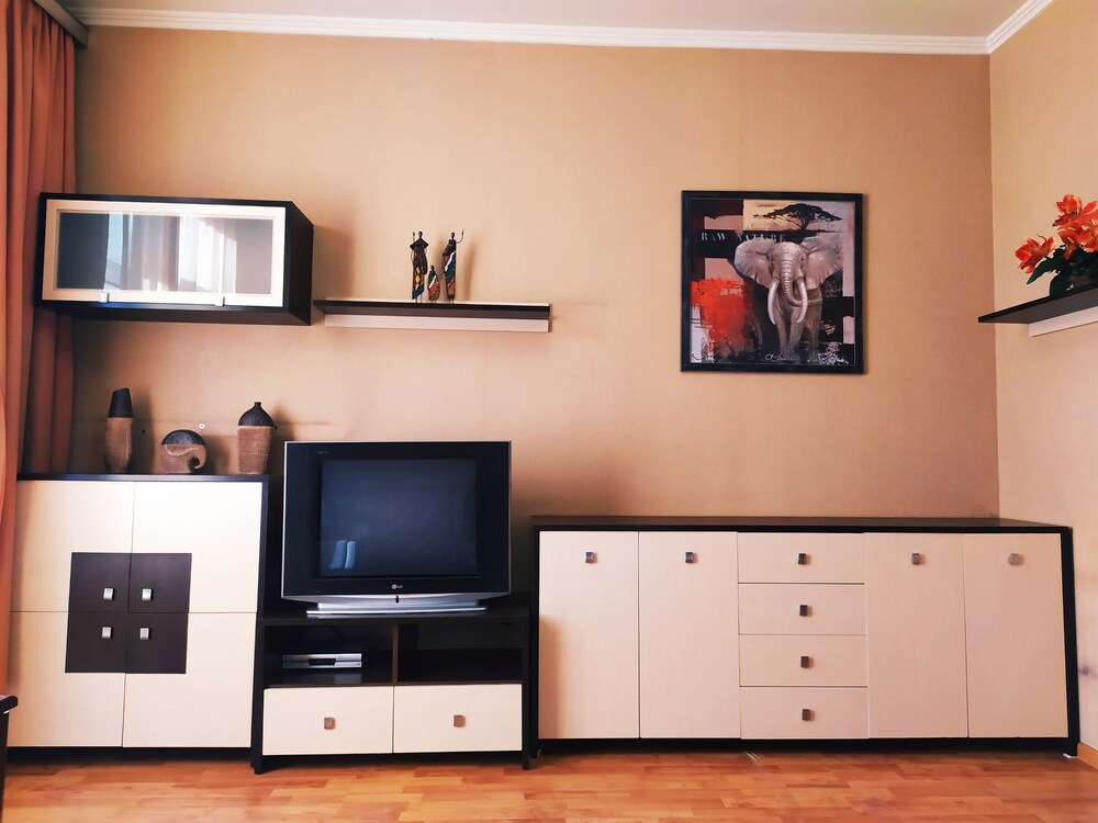 KyivHome Basseyna 17 City centre view 4