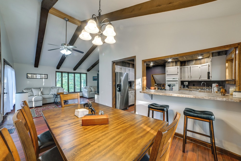 Dog-friendly Kentucky Lake Home w/ Game Room!