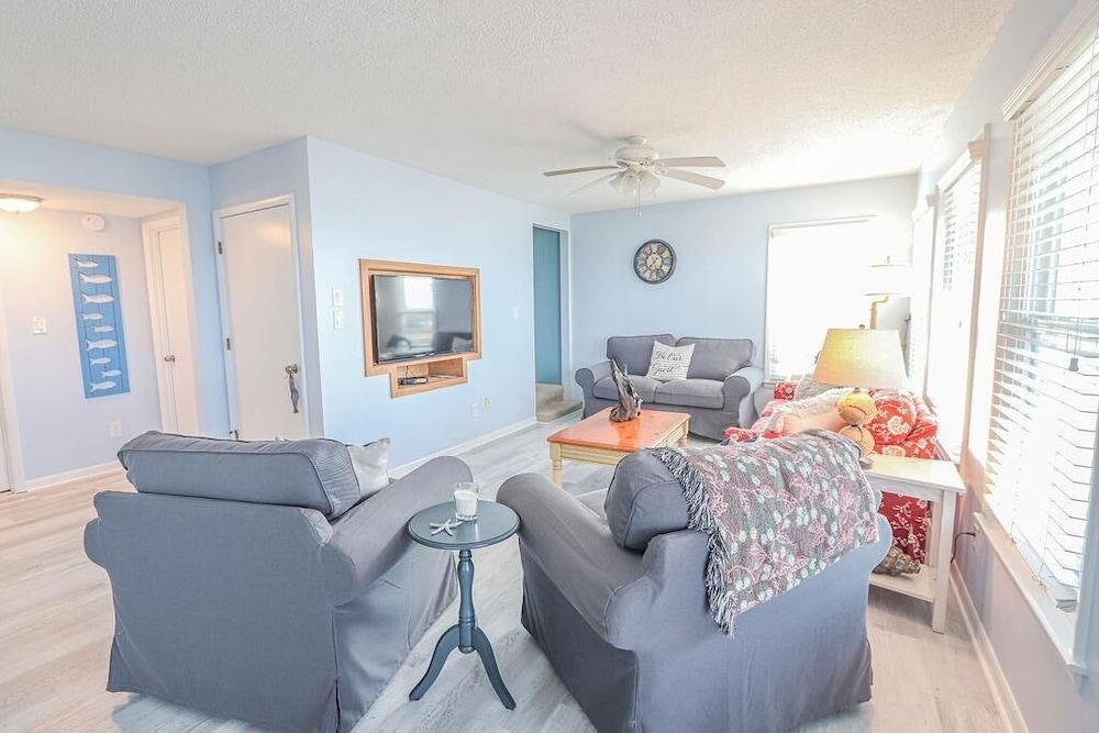 The Narwhal Nest 5 Bedroom Home by Redawning view 3