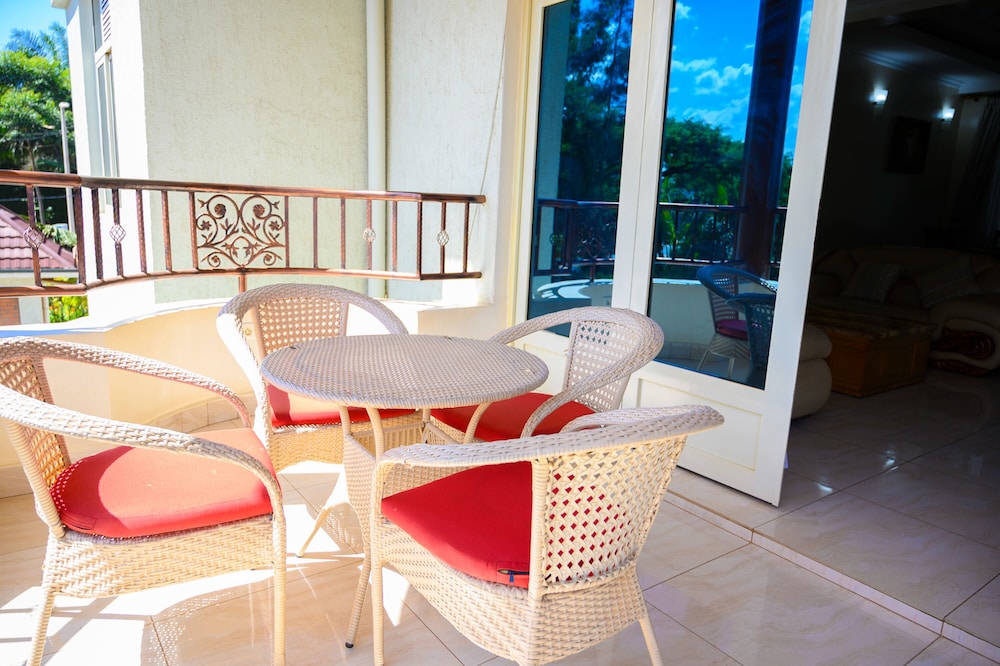 White Stone Apartment KIMIHURURA view 3