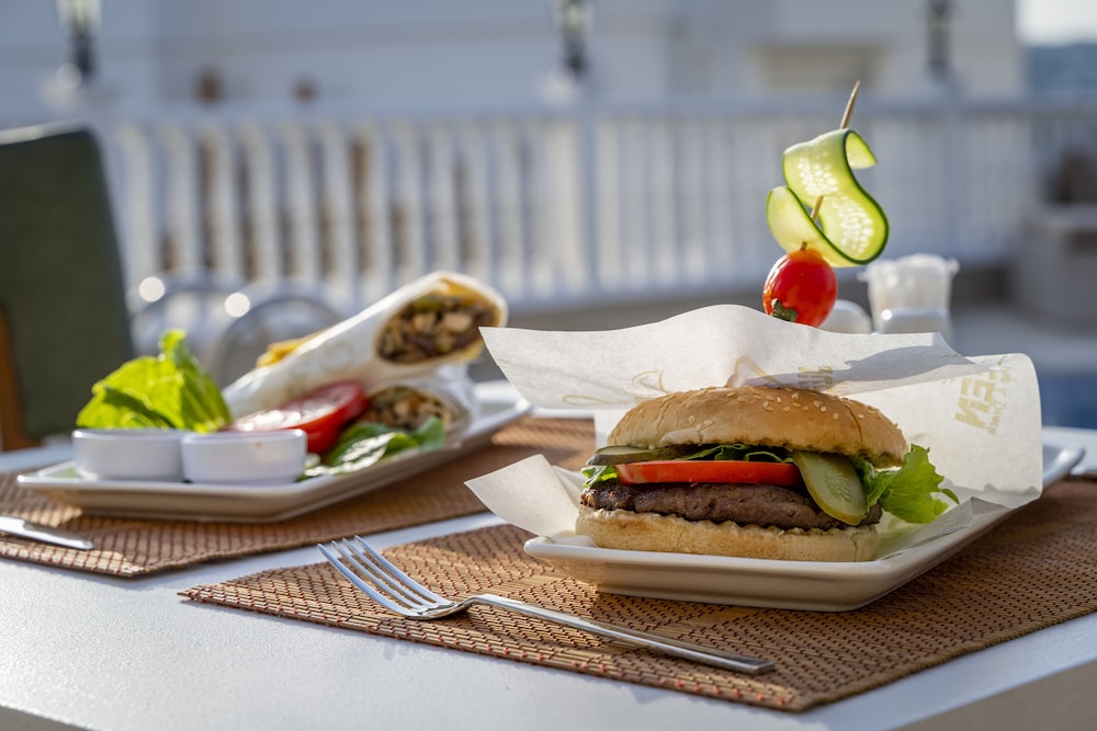 Queen Boutique Hotel - Image 58