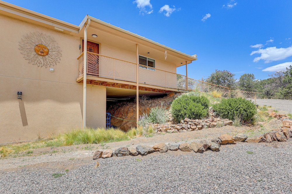 Panoramic Vistas & Pergola: Silver City Escape!
