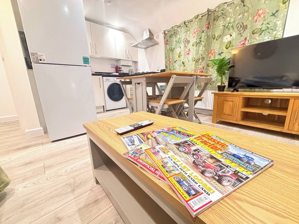 Bright Cozy 2 Bedroom Apartment in Oxford