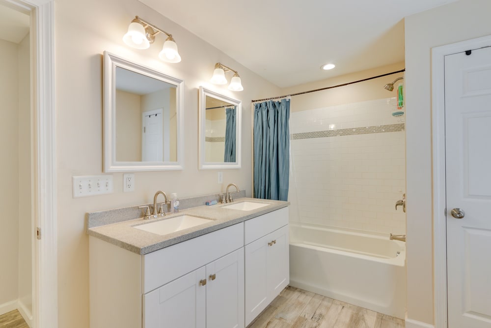 Pet-friendly Connecticut Retreat Near Golfing! - Property Image 13