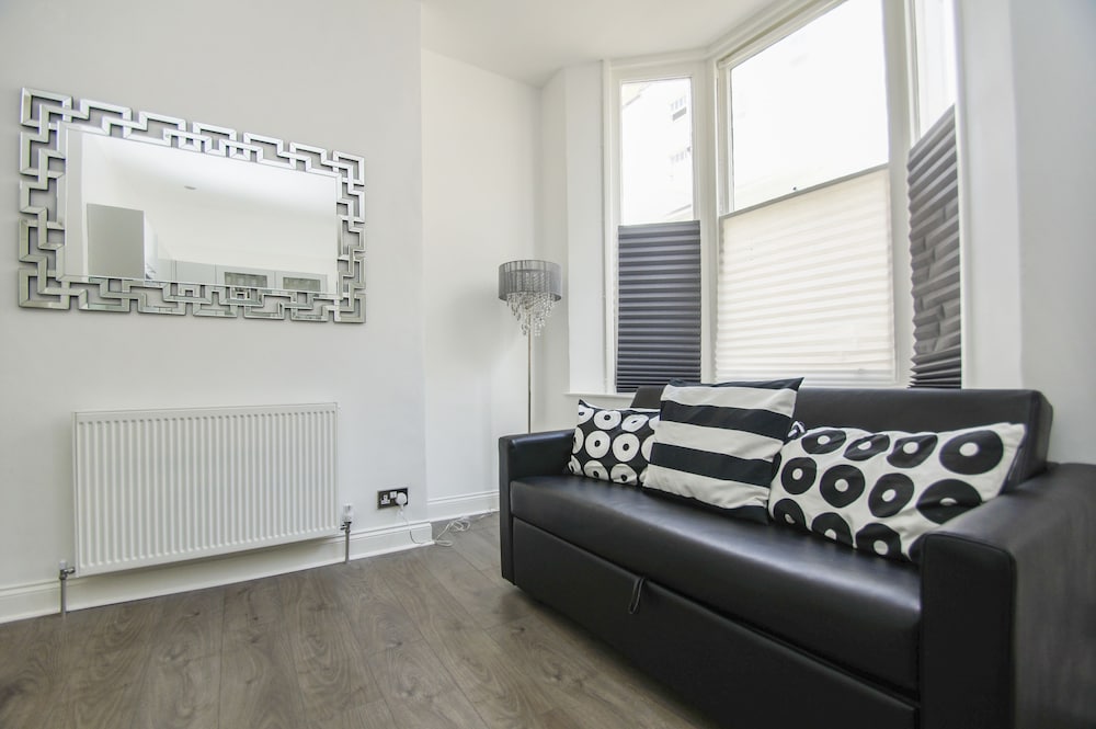 Sea Breeze Apartment Central by Brighton Holiday Lets view 3