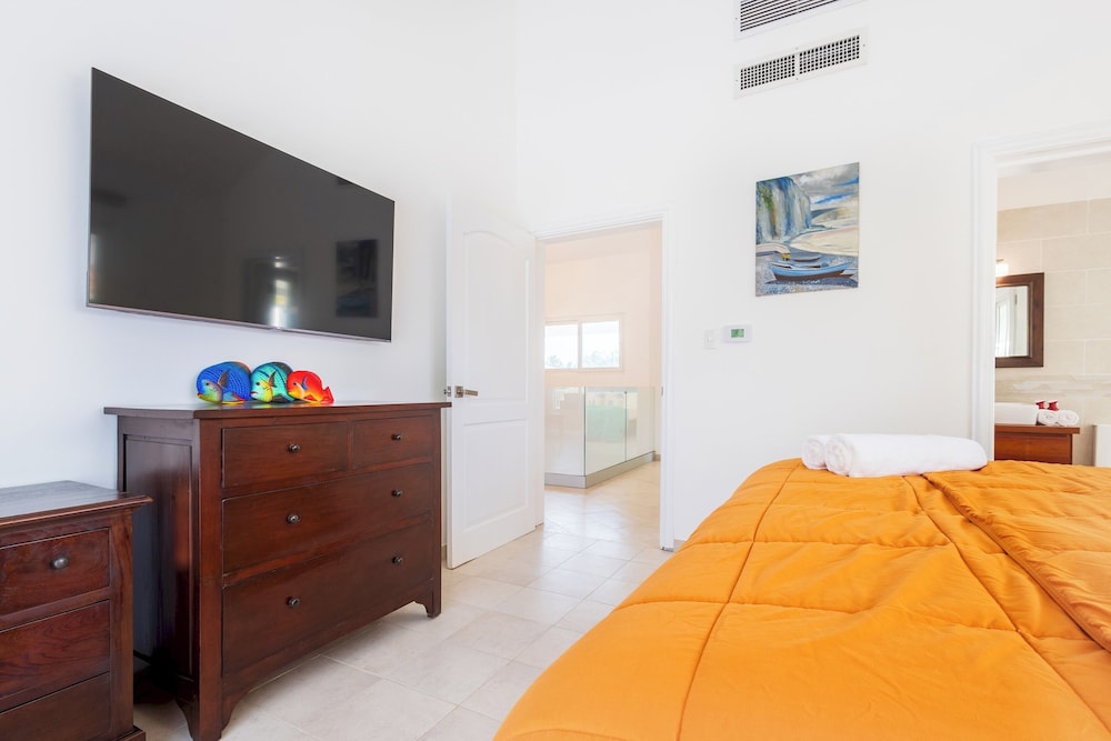 Villa Buganvilla 252 - 4BR Pool Jacuzzi Golf