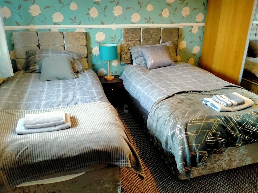 The Nest, an Immaculate 3-bed House in Walsall view 5