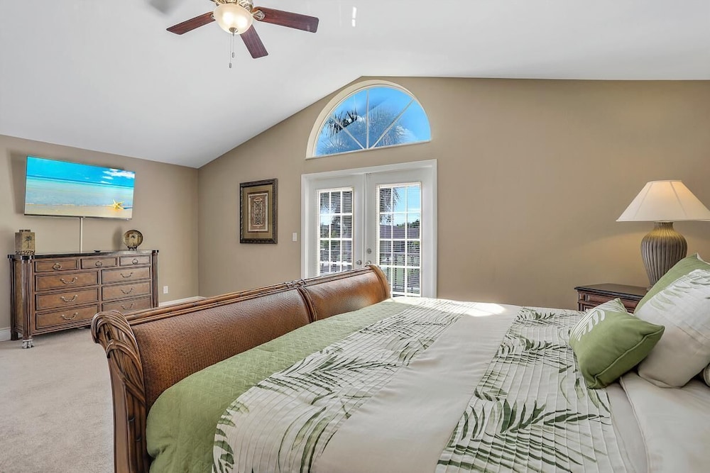 Pet-friendly Two-story Home With Pool, Spa, and Grill view 3