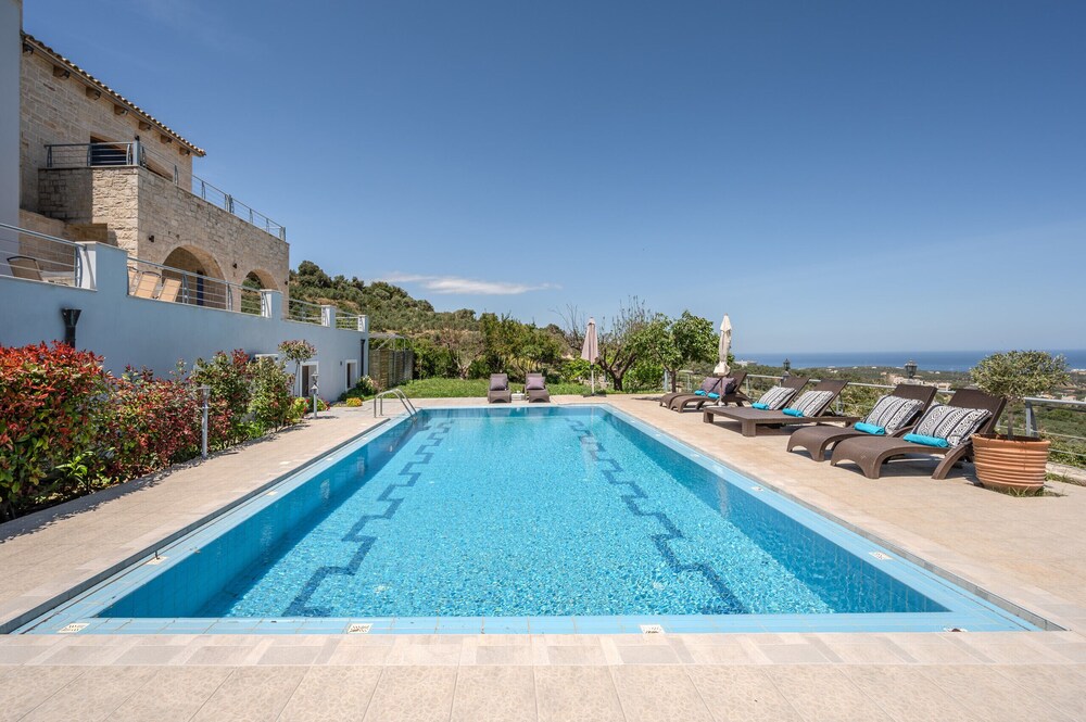 Arios Lux Villa