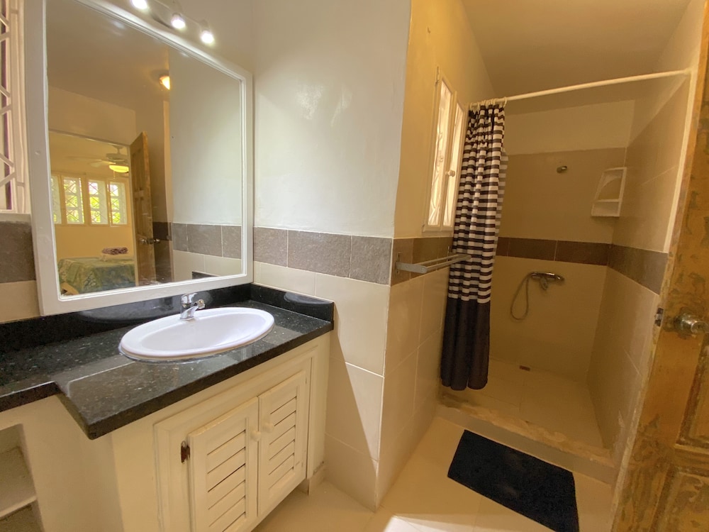 Los Corales Tropical Beach Resort & SPA