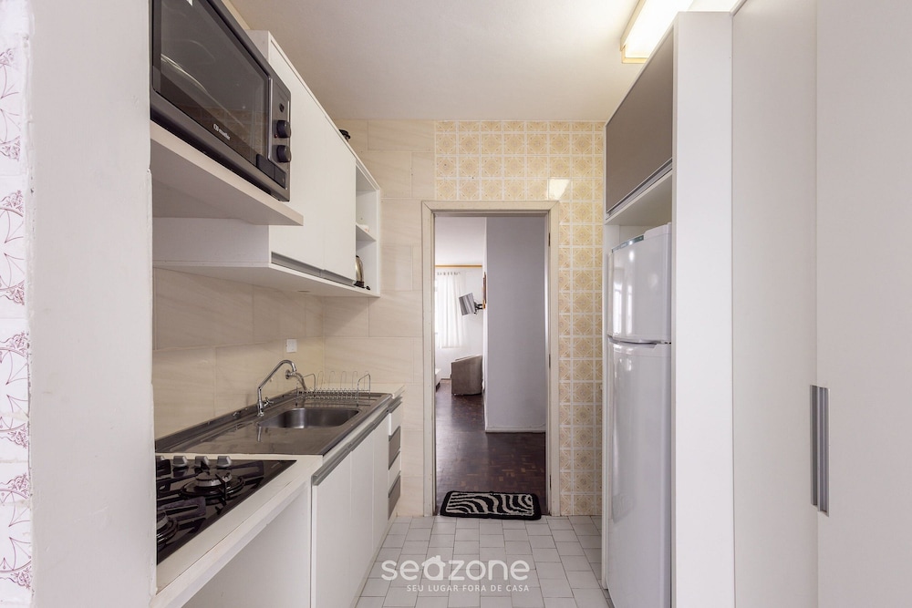 Apt in BC Center w Balcony 260m From Beach Elo0207