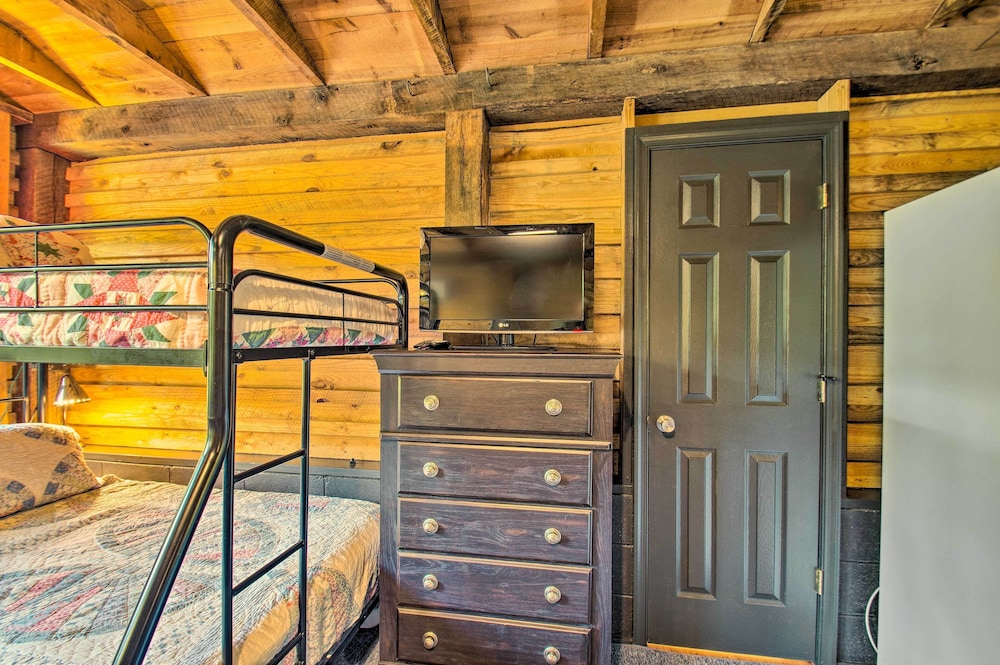 Charming Lakefront Cabin: Fish, Hike & More! view 4
