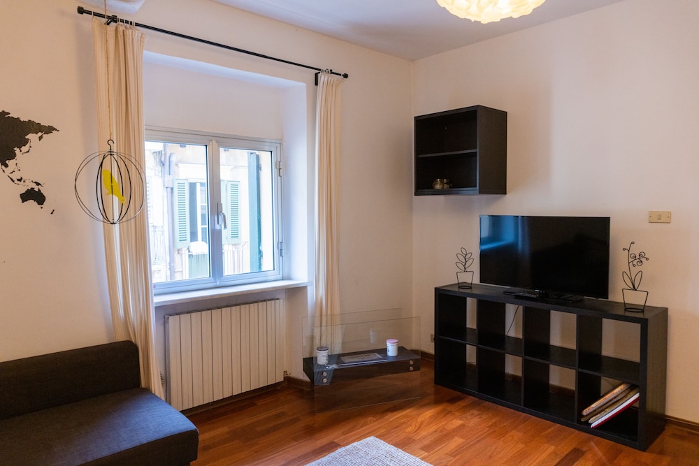 Τhe welcoming Rocchetto residence at 25m from P. Erbe view 3