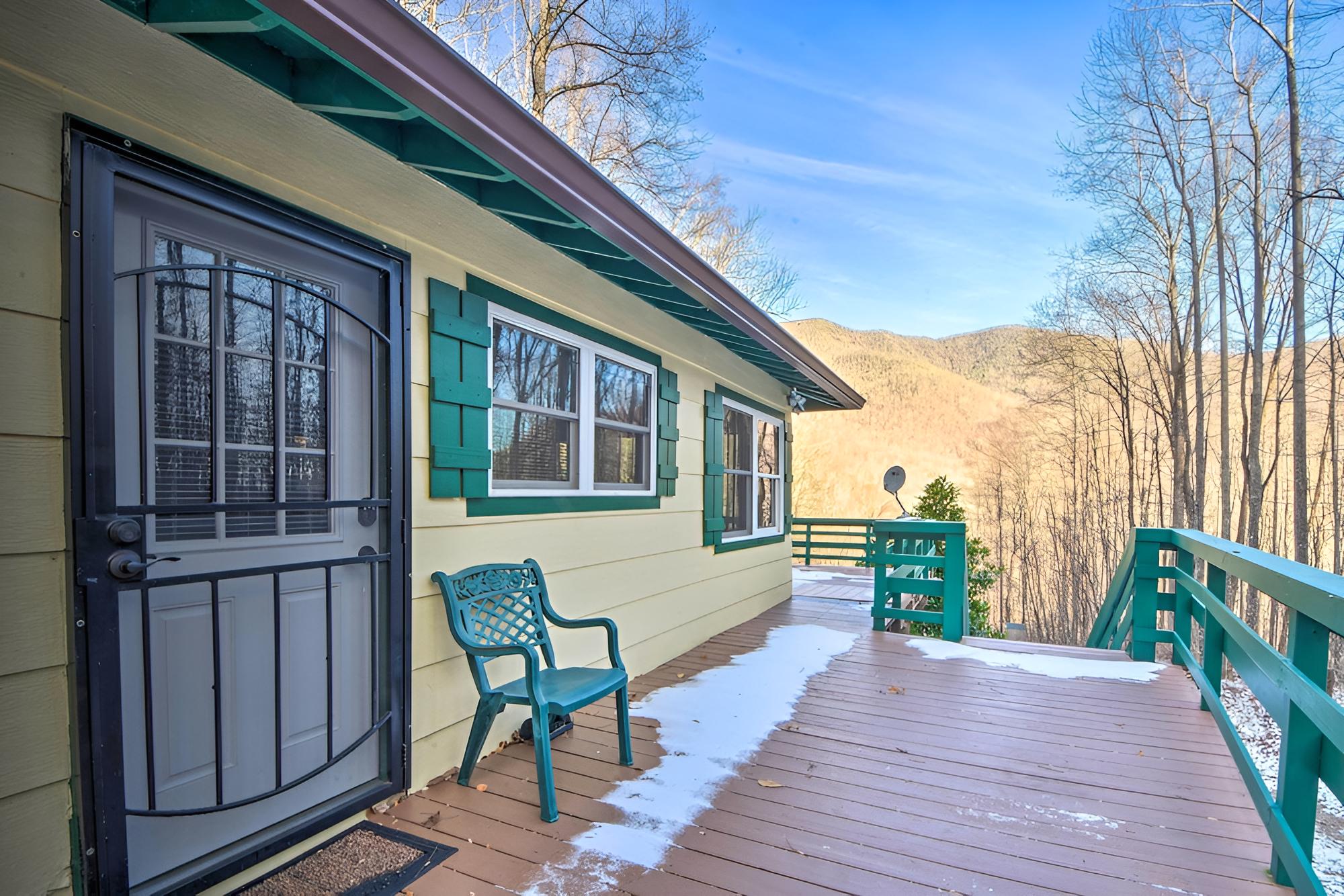 Nantahala Mountain Cabin w/ Deck ~ 1 Mi to Hiking! view 3