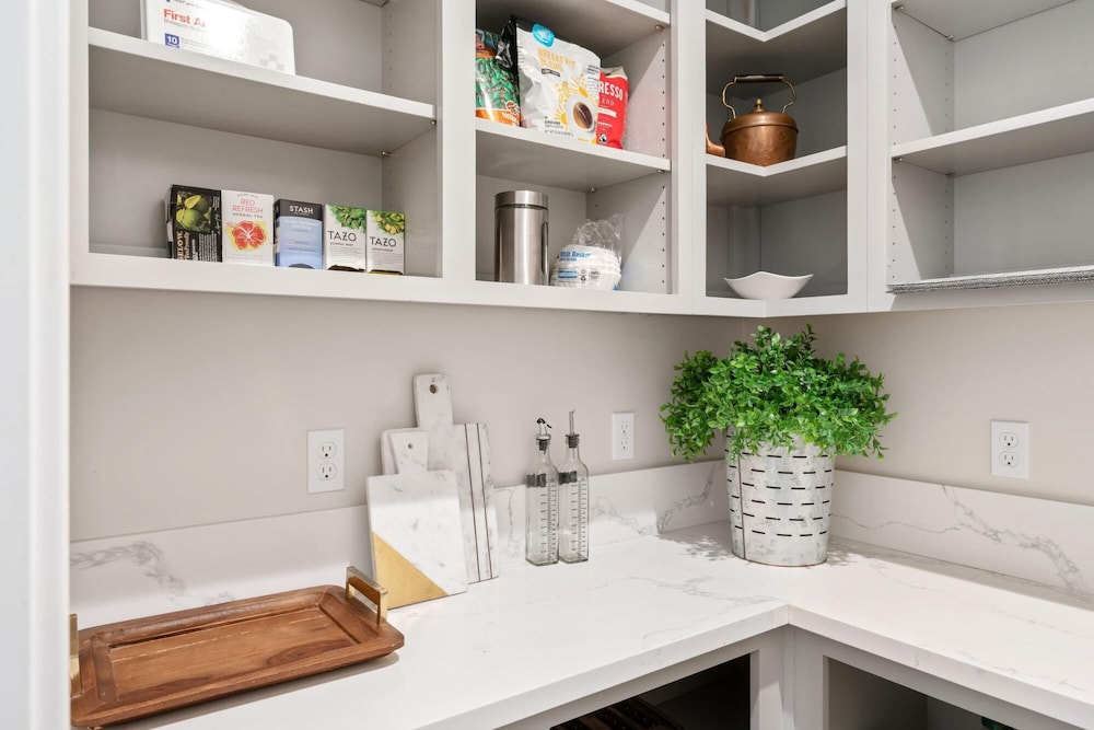 Luxury Retreat Home w Hot Tub - Property Image 11