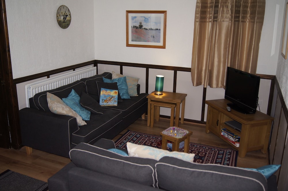 Birchenfields Family Friendly Cottages, Play Barn for all Ages and Summer Hous view 4