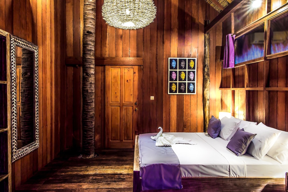 Gili Treehouses