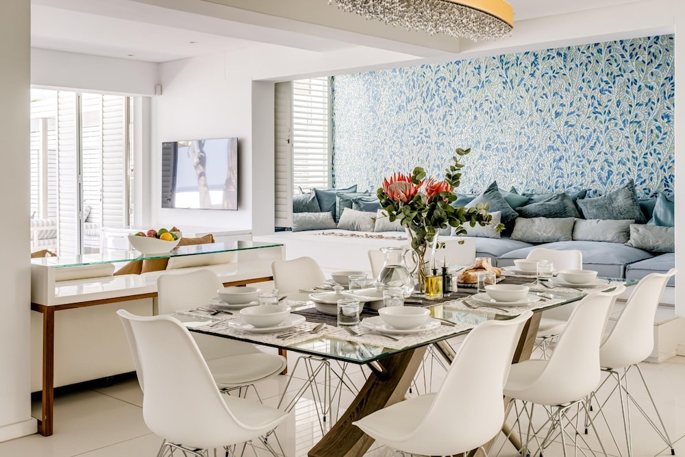 Villa Bleu Blanc in Camps Bay With Pool and Views