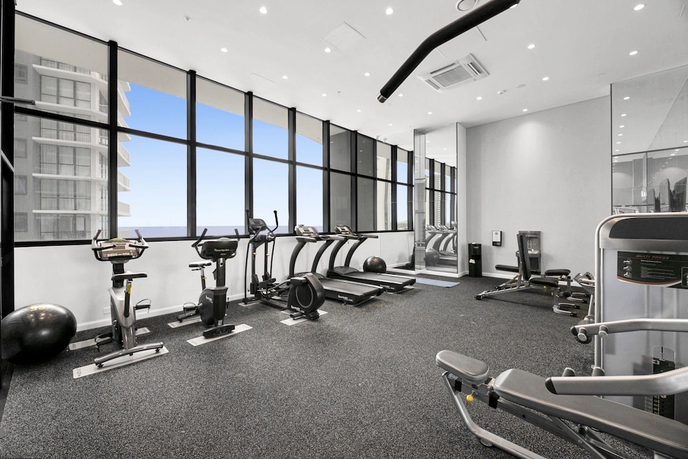 Luxe Oceanfront 1-bed High Rise With Pool & Gym