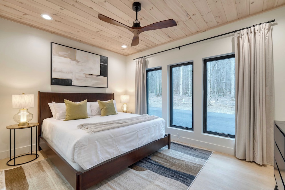 Kings Crown by Avantstay Indoor Pool, Hot Tub, Firepit, Theater All-season Retreat