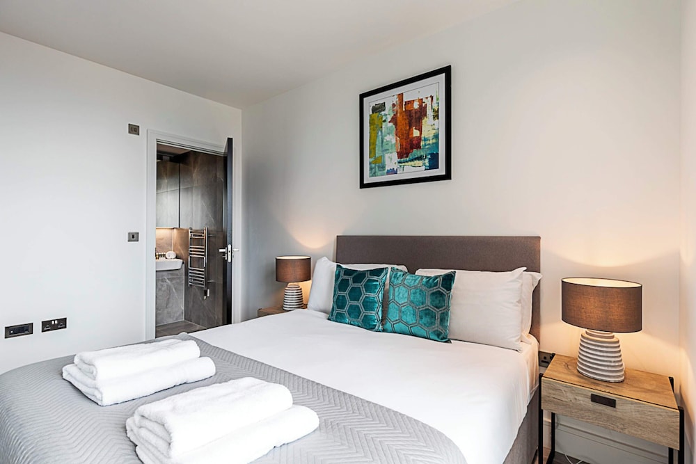 Two Bedroom Luxury Retreat At North Acton, London view 3