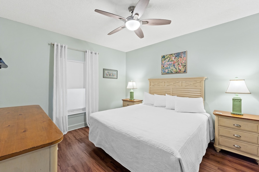 Twin Palms by Book That Condo