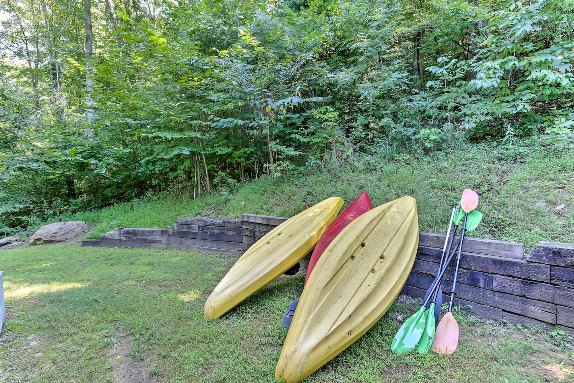 Cozy Brasstown Cabin: Deck, Grill + Kayaks! view 3
