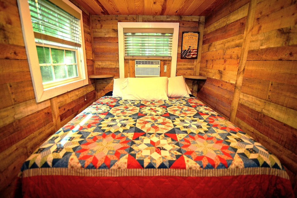 Parker Creek Bend Cabins view 3