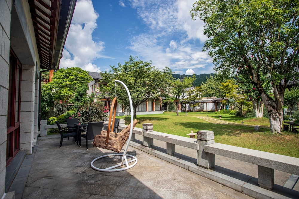 Jingdezhen Homestay Outside the Window