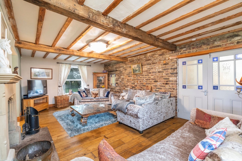 Country Farmhouse, Sleeps 13 & New 8seater Hot Tub