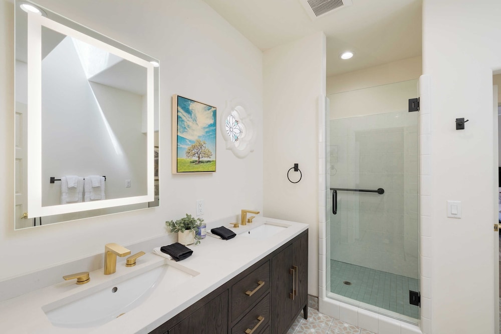 Rancho Robles by Avantstay Vineyard Villa w/ Views, Pool & Privacy