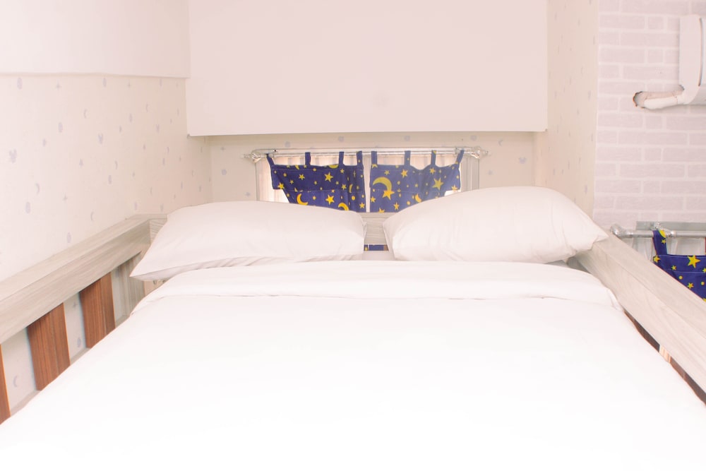 Stunning And Comfy Studio Apartment Transpark Juanda view 3