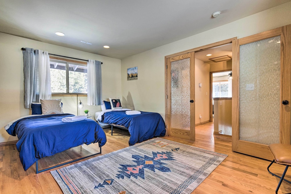 Cozy Mountain Escape: Pet-friendly Bailey Cabin view 2
