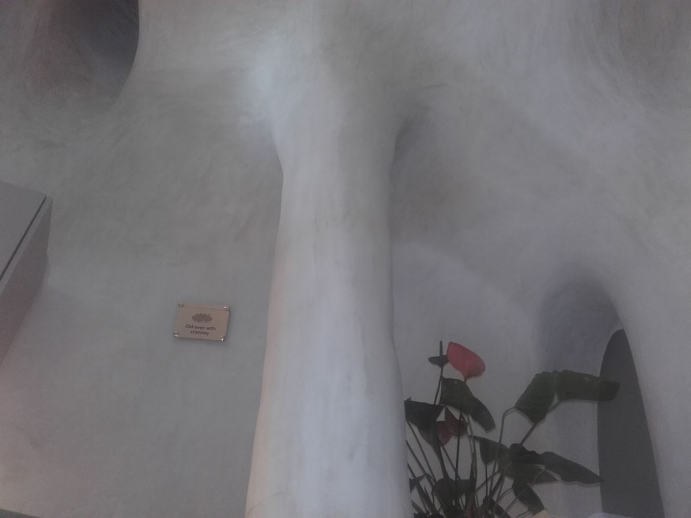 Aura Caves