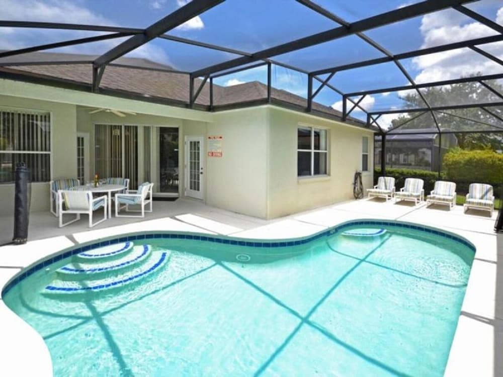 5 Bedroom Executive Pool Home With Games Room - Image 1