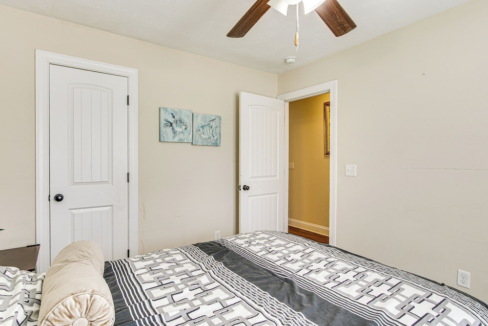 7 Mi to Dtwn Augusta: Townhome Near Shops & Eats!