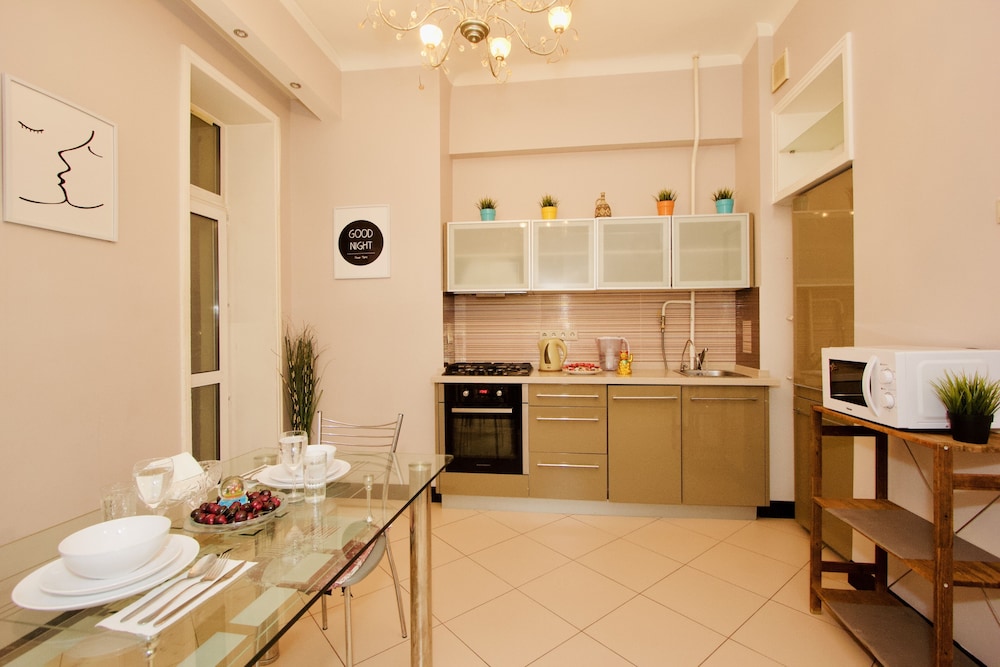 LUXKV Apartment on Zemlyanoy Val 52