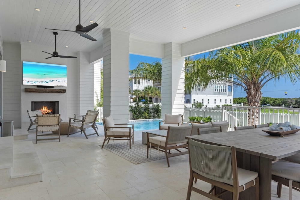 Sleeps 24 Beach Retreat w/ Pool, Rooftop Deck, Steps to Inlet Beach & Near Rosemary, Alys, Seacrest Dining & Shops The Palm 30A by Avantstay