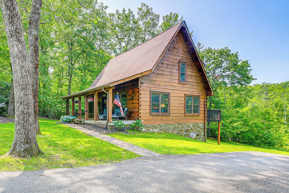 Blue Ridge Mtns Retreat w/ Views, 1 Mi to Parkway!