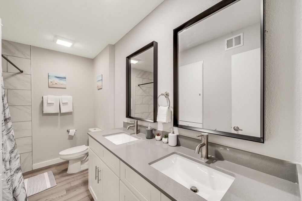 Modern 2BR Near UT Hyde Park Evonify - Property Image 38